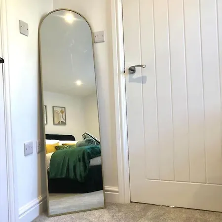 Spacious And Stylish Flat In Trowbridge, Wiltshire Exterior foto